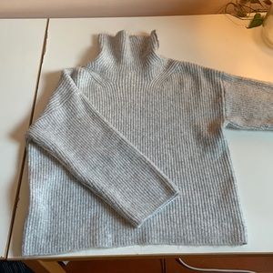 Turtle neck long sleeve sweater